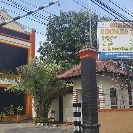 Hotel Simpang Tujuh Cepu Exterior foto