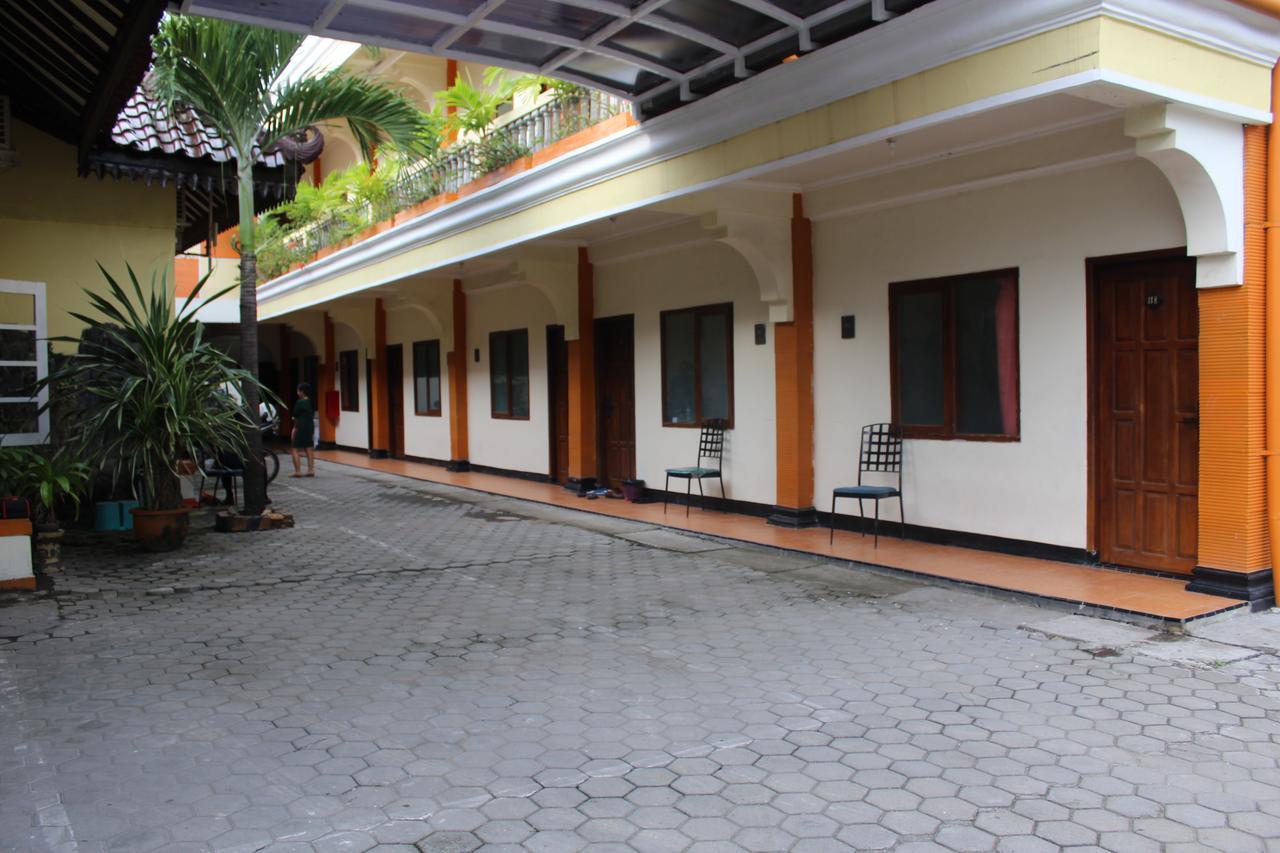 Hotel Simpang Tujuh Cepu Exterior foto